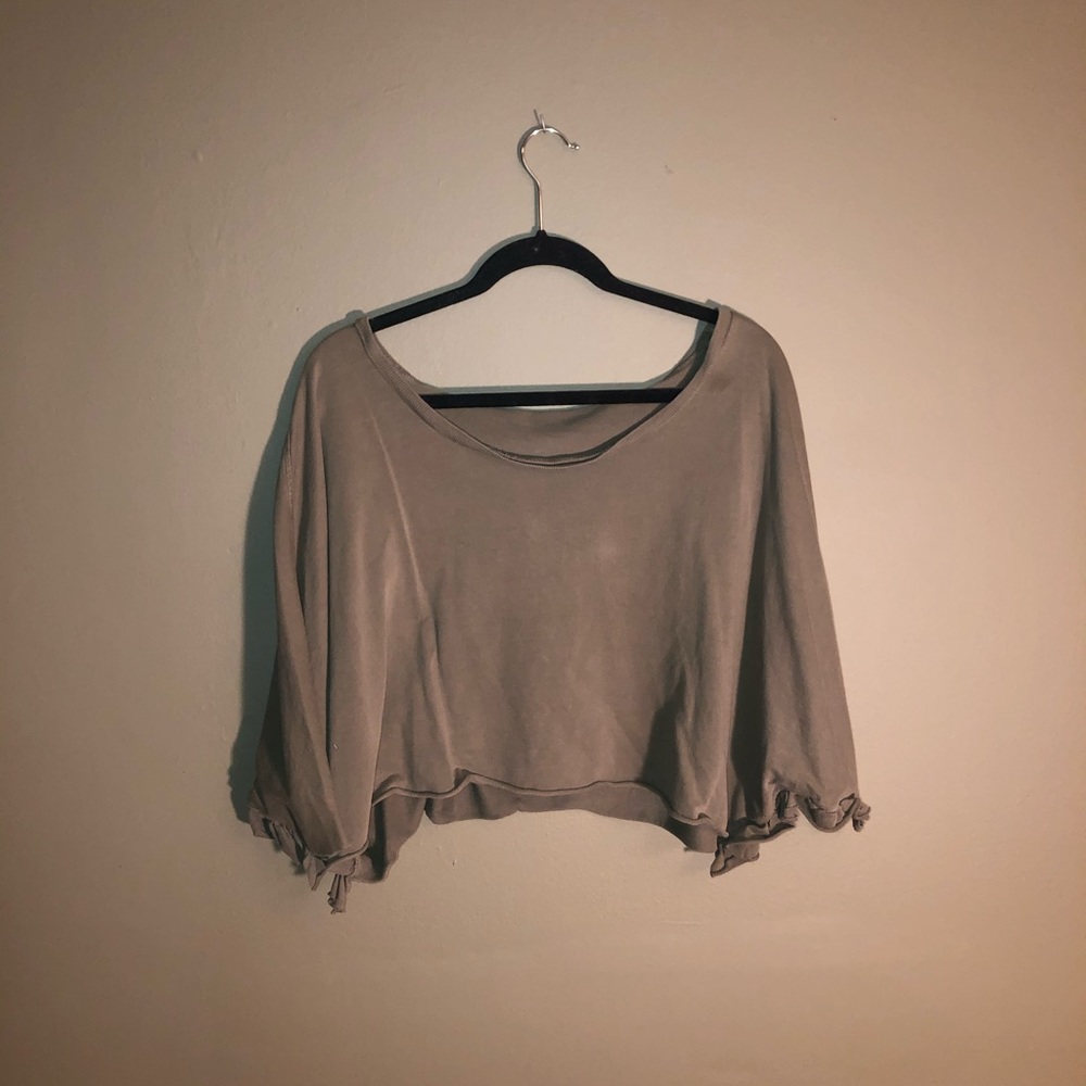 Cropped Ruffled Sleeve Tshirt Size Small